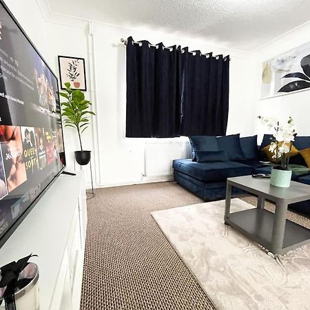 3 Bedroom House With Free Parking Chatham  Kültér fotó