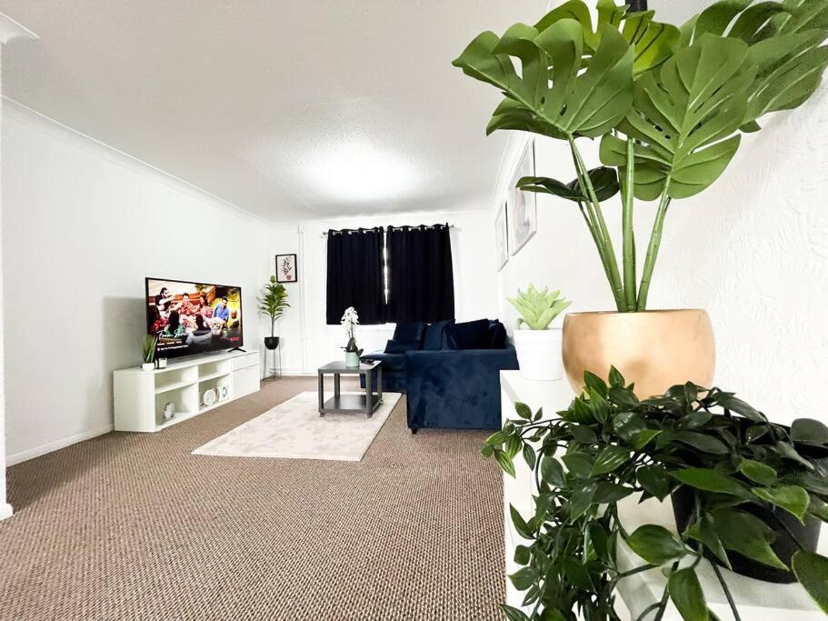3 Bedroom House With Free Parking Chatham  Kültér fotó