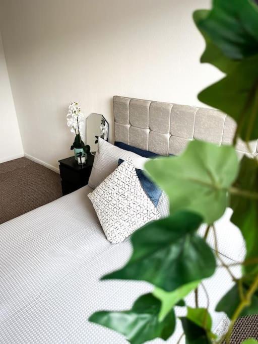 3 Bedroom House With Free Parking Chatham  Kültér fotó