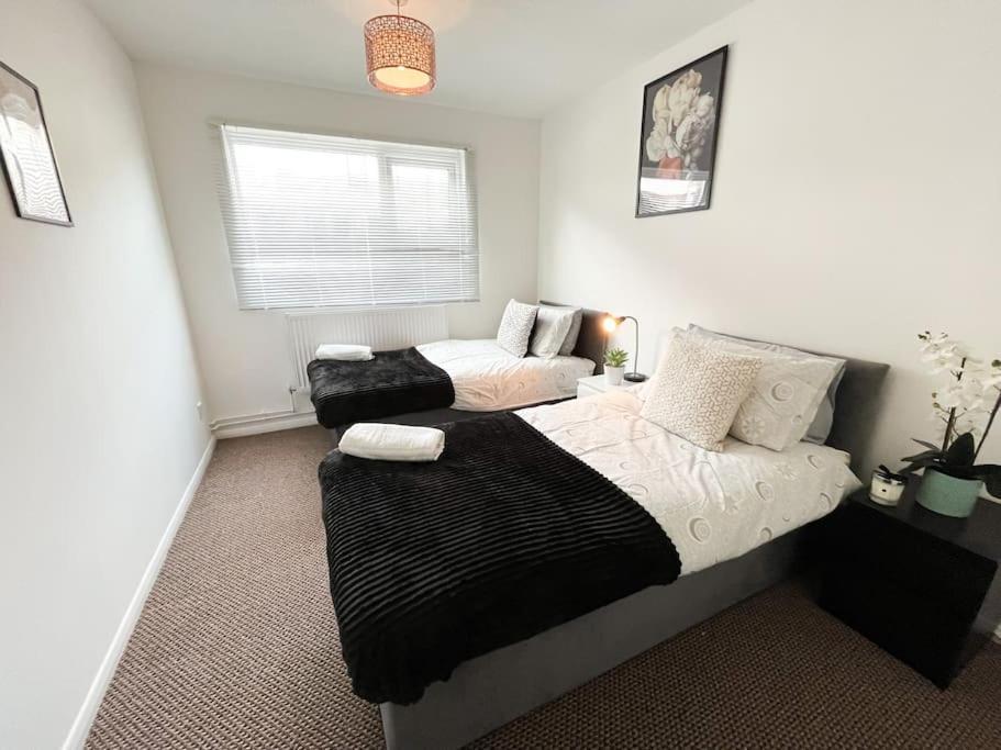 3 Bedroom House With Free Parking Chatham  Kültér fotó
