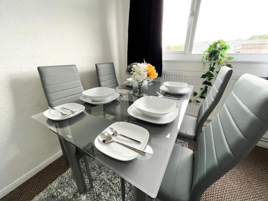 3 Bedroom House With Free Parking Chatham  Kültér fotó