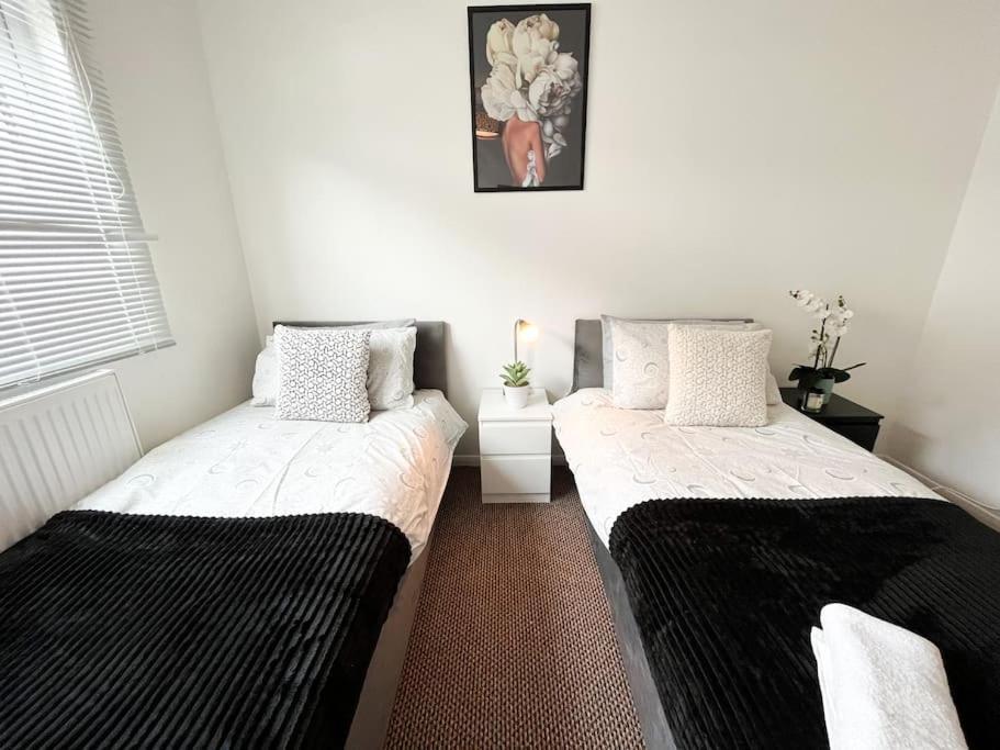 3 Bedroom House With Free Parking Chatham  Kültér fotó